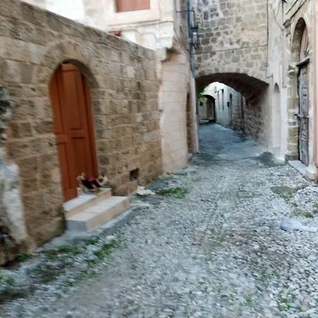 In The Center Of The Medieval Town,very Economical Appartement *
