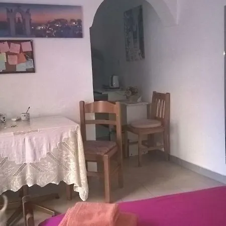 In The Center Of The Medieval Town,very Economical Appartement