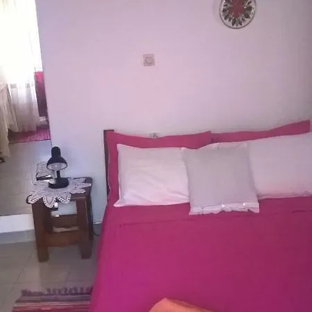 In The Center Of The Medieval Town,very Economical Appartement *