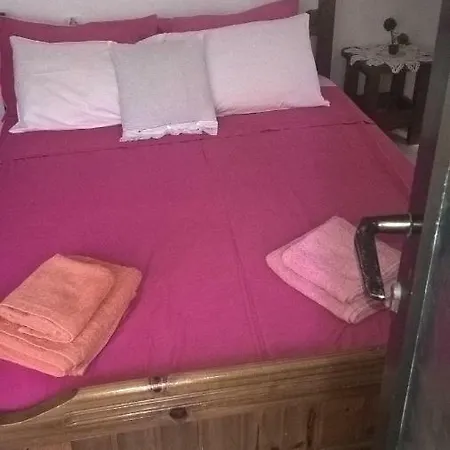 Διαμέρισμα In The Center Of The Medieval Town,very Economical *