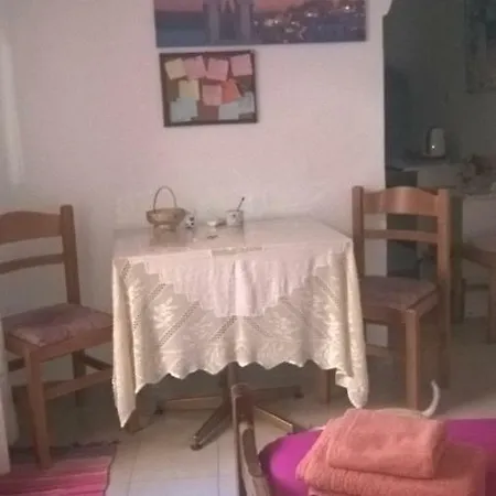 In The Center Of The Medieval Town,very Economical Apartment *